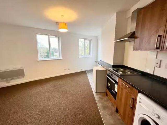 Deal! 1 BA 1 bedroom apartment for rent in High Street, Orping.