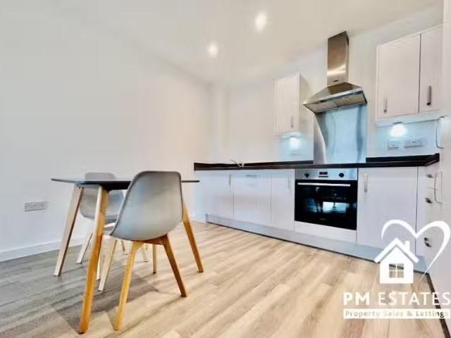 Unique 1 BA 1 bedroom apartment for rent in Sidings House, Bis.