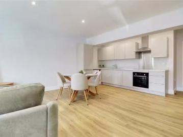 For Rent! 1 BA 1 bedroom apartment for rent in 13 High Street.