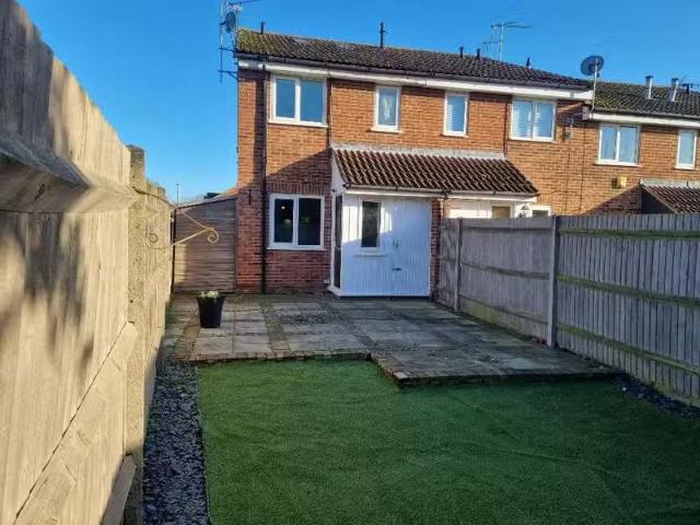 For Rent! 1 BA 1 bedroom end of terrace house for rent in Ashd.