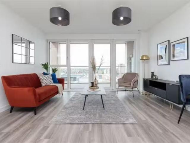 Nice 1 BA 1 bedroom flat for rent in Thunderer Street, London.