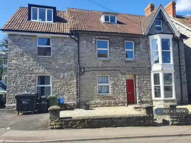 Unique 1 BA 1 bedroom flat for rent in Vestry Road, Street, BA16