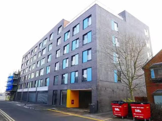 Deal! 1 BA 1 bedroom flat for rent in Victoria Street, West Br.