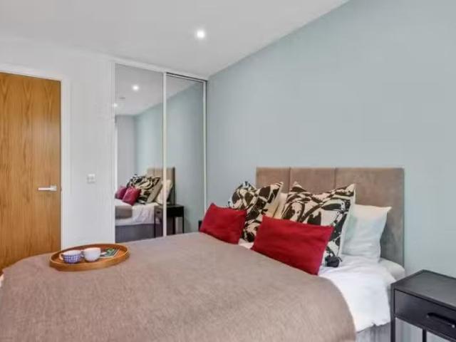 Charming 1 BA 1 bedroom flat for rent in A41, Castle Park View.