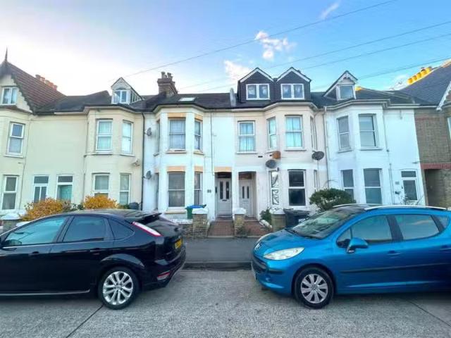 For Rent! 1 BA 1 bedroom flat for rent in Bayford Road, Little.