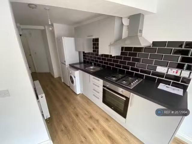 Deal! 1 BA 1 bedroom flat for rent in Carlton Parade, Orpingto.