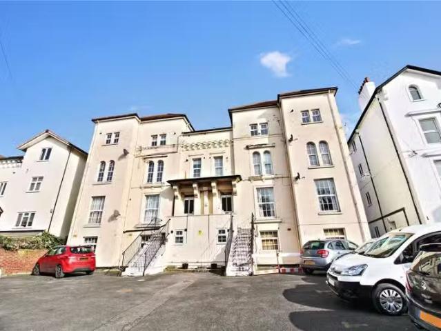 Unique 1 BA 1 bedroom flat for rent in Cobham Terrace, Bean Ro.