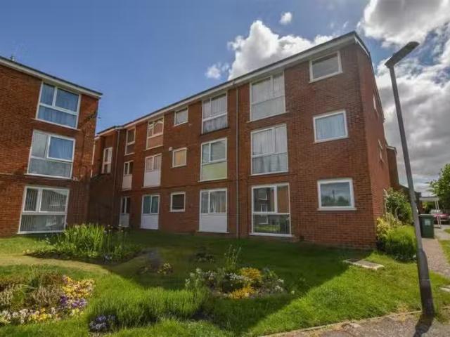 Cheap 1 BA 1 bedroom flat for rent in Hardwicke Place, London.