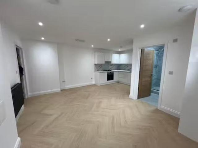 Cozy 1 BA 1 bedroom flat for rent in High Road, Leyton, London.