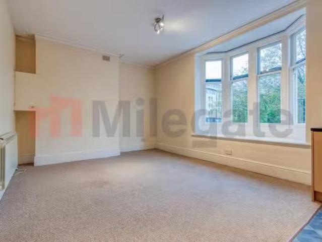 Cheap 1 BA 1 bedroom flat for rent in High Street, Beckenham.