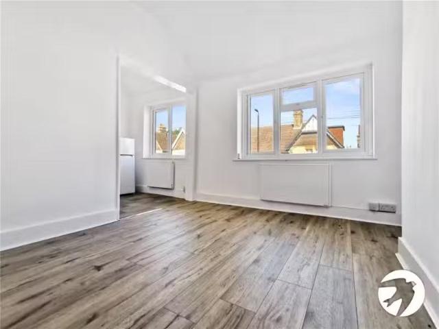 Just in! 1 BA 1 bedroom flat for rent in High Street, Orpingto.