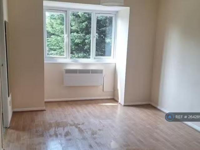 Deal! 1 BA 1 bedroom flat for rent in Leaside Road, London, E5