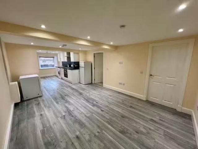 Charming 1 BA 1 bedroom flat for rent in Menzies Road, Aberdee.