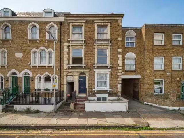 Rental! 1 BA 1 bedroom flat for rent in Milton Place, Gravesen.