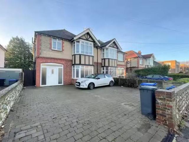 Charming 1 BA 1 bedroom flat for rent in Mill Road, Worthing.