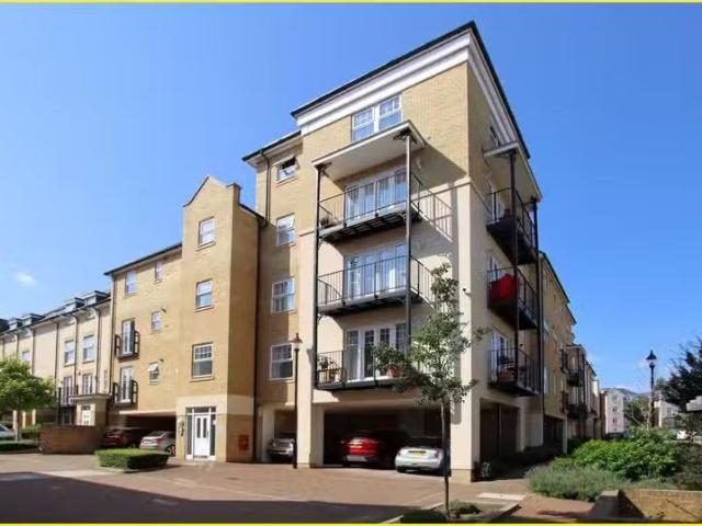 For Rent! 1 BA 1 bedroom flat for rent in Renwick Drive, Water.