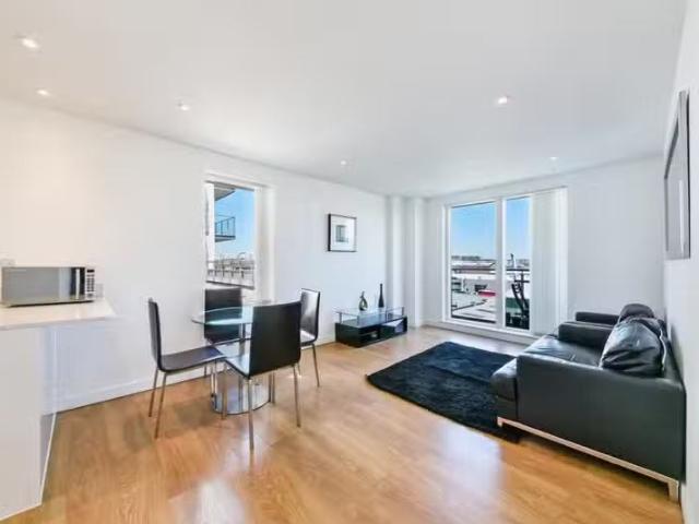 Nice 1 BA 1 bedroom flat for rent in Seven Sea Gardens, Bow, L.
