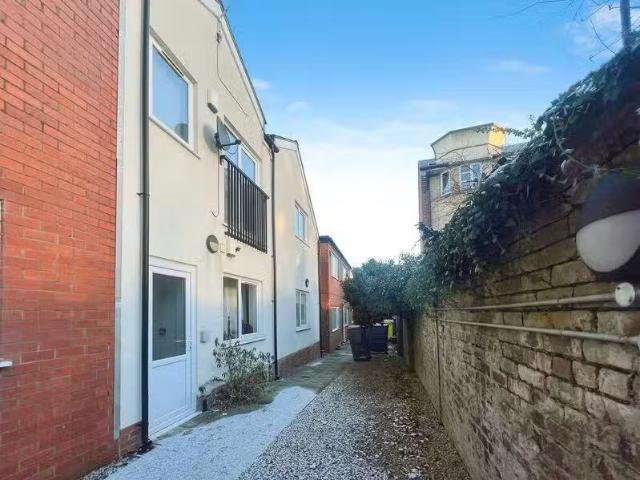 Cheap 1 BA 1 bedroom flat for rent in Silverwell Street, Bolto.
