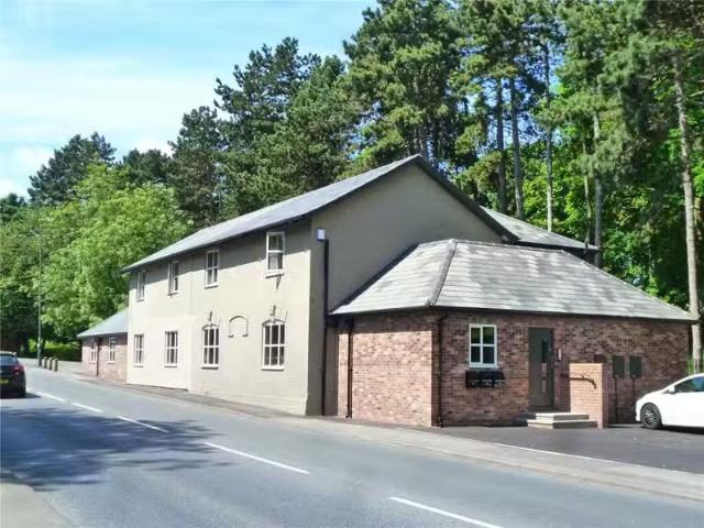 Deal! 1 BA 1 bedroom flat for rent in Stourport Road, Kiddermi.