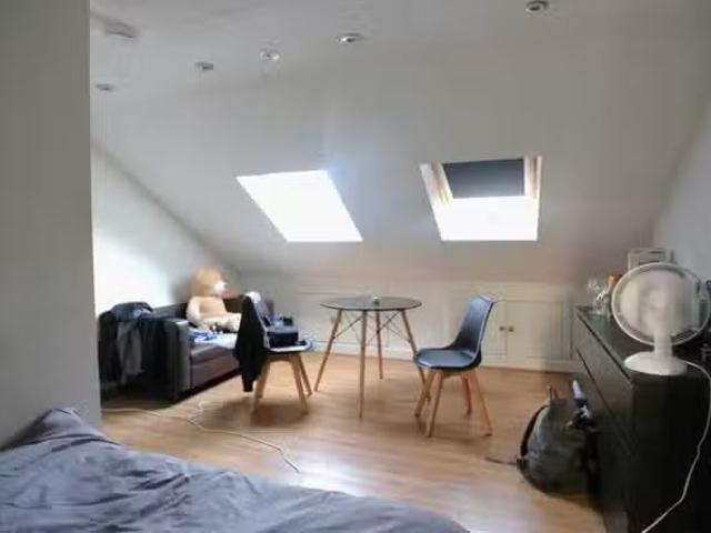 Charming 1 BA 1 bedroom house share for rent in Churston Avenu.