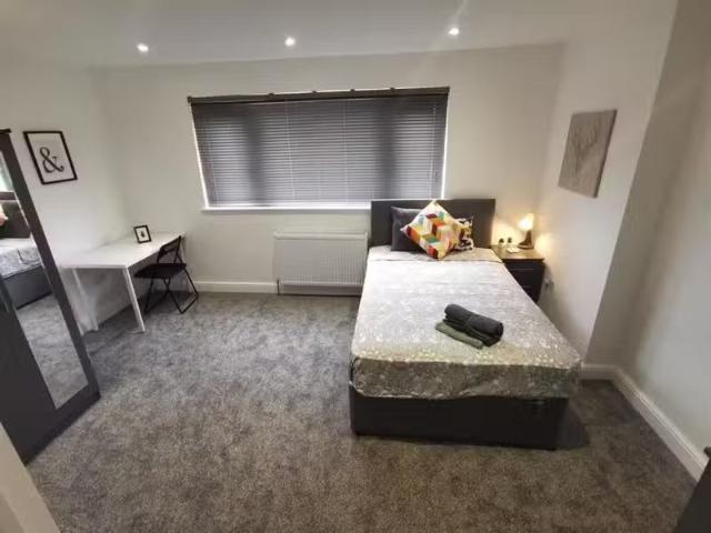 Nice 1 BA 1 bedroom house share for rent in Beeches Road, West.