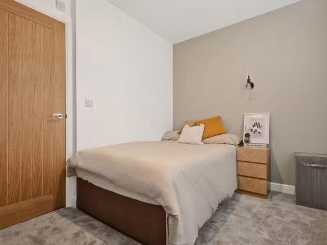 Nice 1 BA 1 bedroom house share for rent in Garland Road, Pool.