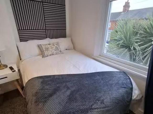 Unique 1 BA 1 bedroom house share for rent in Heneage Road, Gr.