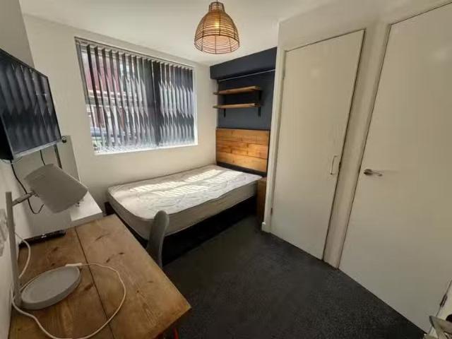 Deal! 1 BA 1 bedroom house share for rent in Irving Road, Cove.