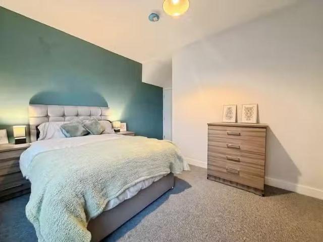 Charming 1 BA 1 bedroom house share for rent in Rowditch Avenu.