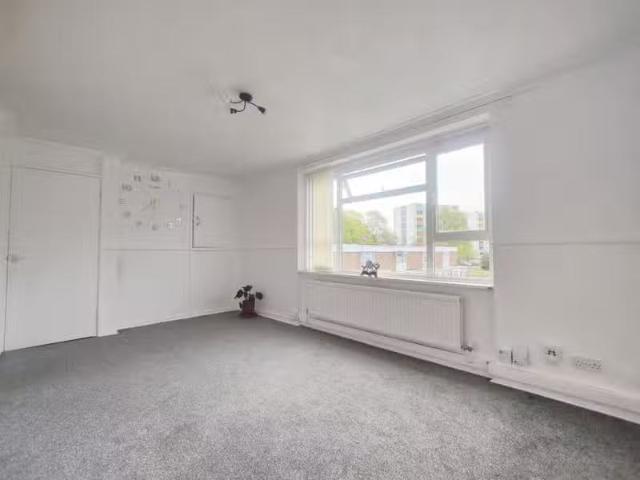 Charming 1 BA 1 bedroom maisonette for rent in Meadow Avenue.