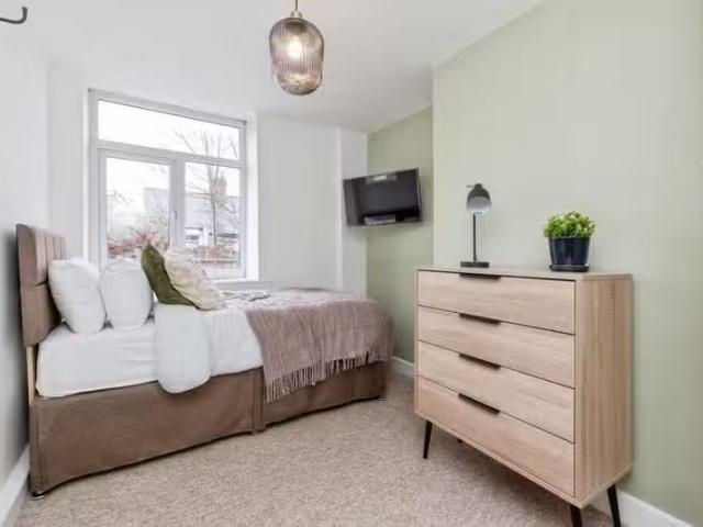 Deal! 1 BA 1 bedroom terraced house for rent in Newcastle Terr.