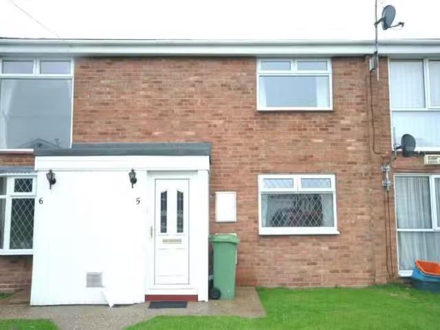 Nice 1 BA 2 bedroom apartment for rent in Claymore Close, Clee.