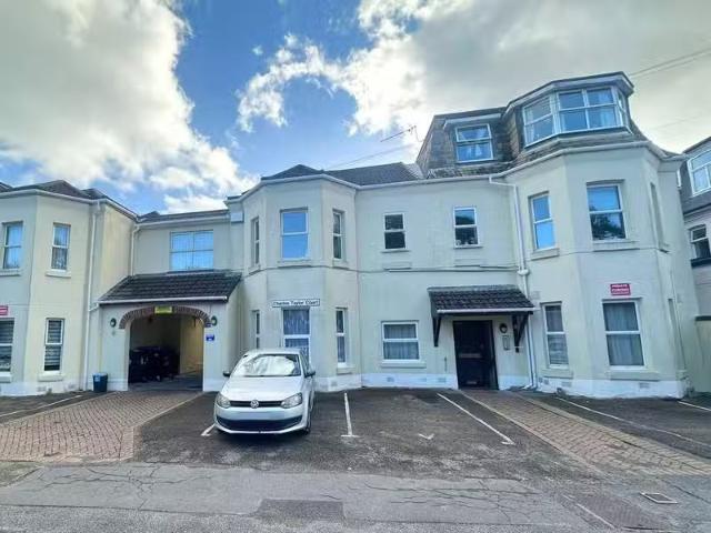 Deal! 1 BA 2 bedroom apartment for rent in Frances Road, Bourn.