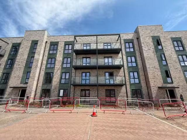 Just in! 1 BA 2 bedroom apartment for rent in Golding Close, C.