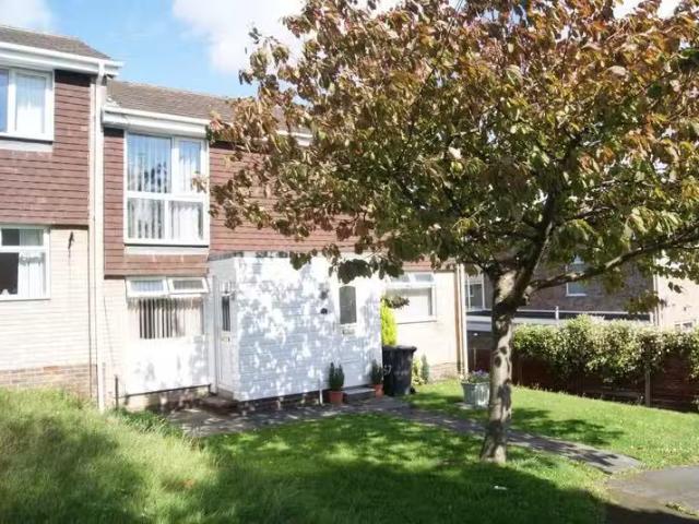 Just in! 1 BA 2 bedroom apartment for rent in Halton Road, New.