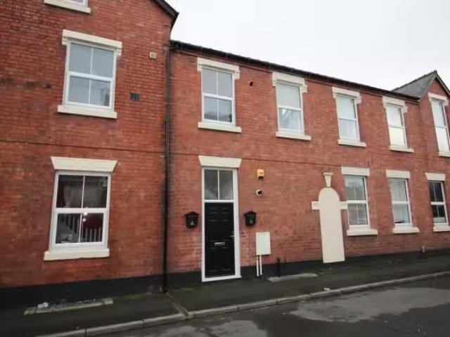 Nice 1 BA 2 bedroom apartment for rent in Plimsoll Street, Kid.