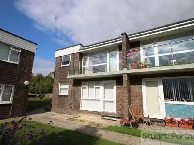 For Rent! 1 BA 2 bedroom apartment for rent in St Annes Garden.