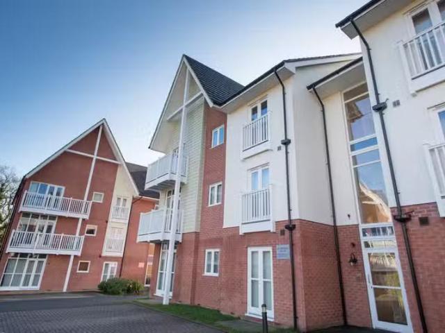 Just in! 1 BA 2 bedroom apartment for rent in Woodshires Road.