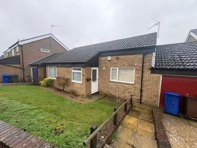 Cozy 1 BA 2 bedroom bungalow for rent in Markhams Close, Haver.