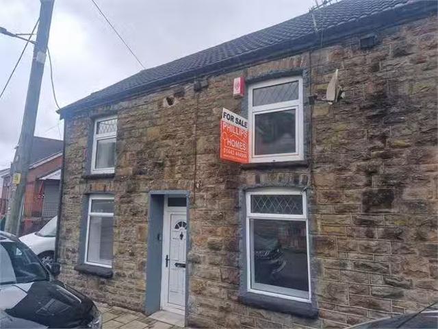 New 1 BA 2 bedroom end of terrace house for rent in East Stree.