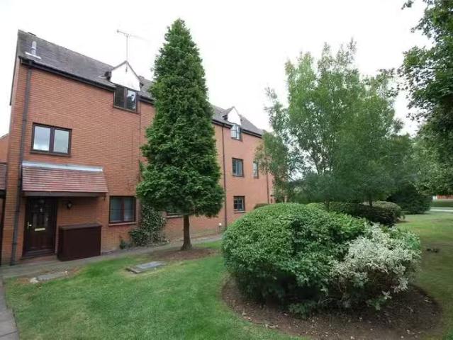 Deal! 1 BA 2 bedroom end of terrace house for rent in Melville.