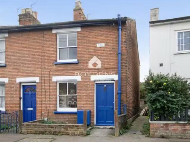 Cozy 1 BA 2 bedroom end of terrace house for rent in Winnock R.