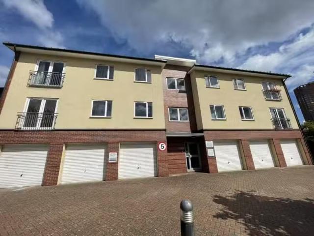 Unique 1 BA 2 bedroom flat for rent in 34 Great Colmore Street.
