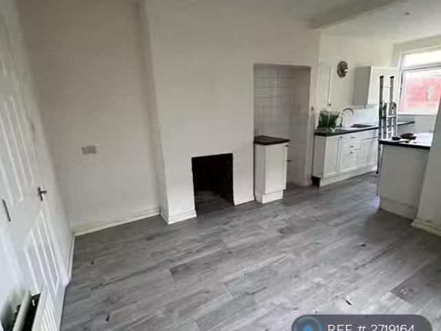 Just in! 1 BA 2 bedroom flat for rent in Wellesley Road, Clact.