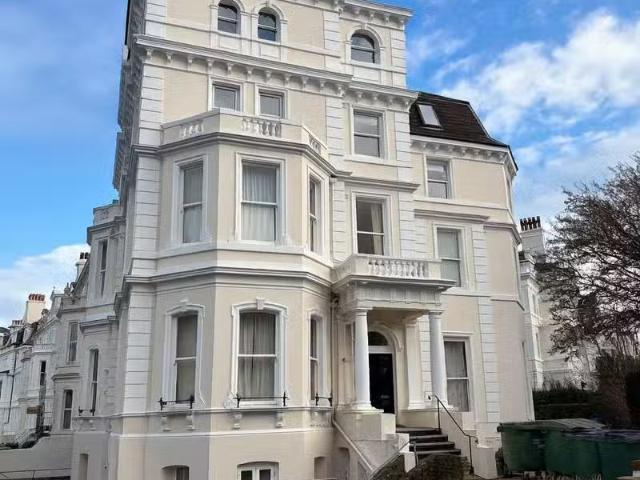 Charming 1 BA 2 bedroom flat for rent in Augusta Gardens, Folk.