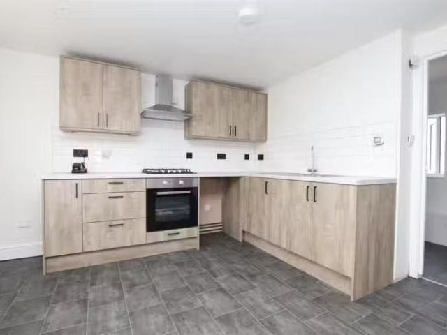 New 1 BA 2 bedroom flat for rent in Balmoral Road, Keynsham, B.