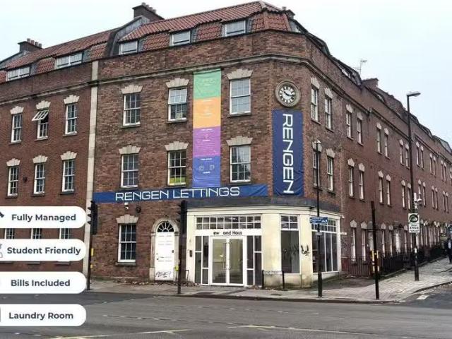 For Rent! 1 BA 2 bedroom flat for rent in Bond Street, Bristol.
