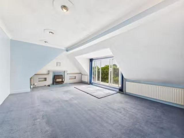 For Rent! 1 BA 2 bedroom flat for rent in Bromley Road, BR2