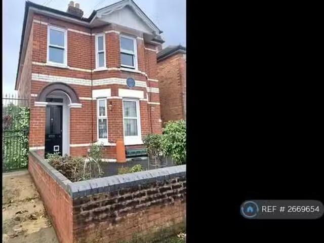Just in! 1 BA 2 bedroom flat for rent in Charminster, Bournemo.