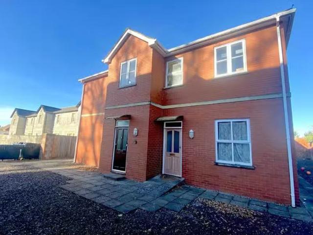 Rental! 1 BA 2 bedroom flat for rent in Church View Court, Gla.